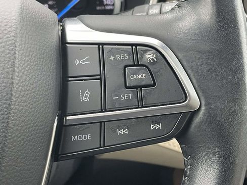 Used 2020 Toyota Highlander XLE image 12