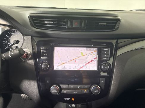 Used 2022 Nissan Rogue Sport SL w/ Premium Package image 22