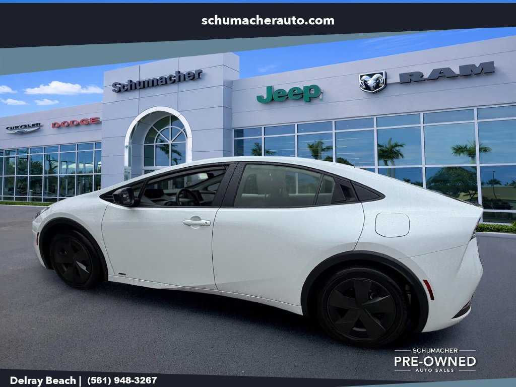 Used 2025 Toyota Prius LE AWD/4WD image 5