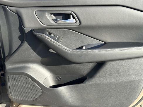 Used 2024 Nissan Rogue SV image 18