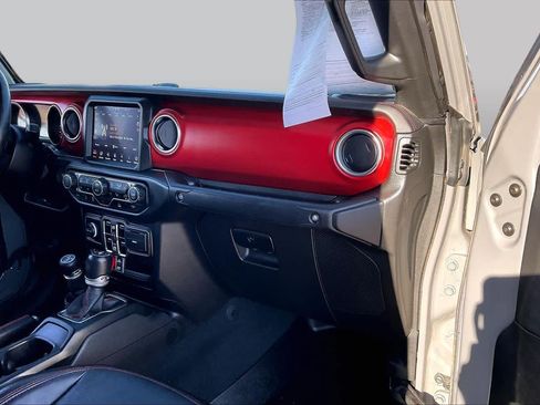 Used 2022 Jeep Gladiator Rubicon w/ Cold Weather Group AWD/4WD image 17