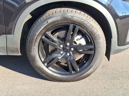 Certified 2025 Volvo XC40 B5 Core image 8