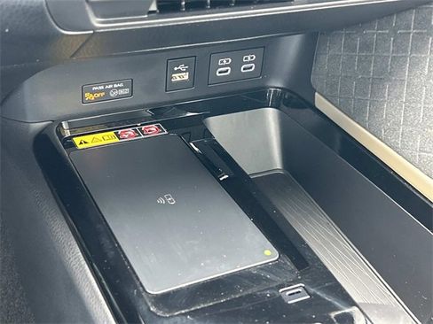 Used 2025 Toyota Camry XLE image 27