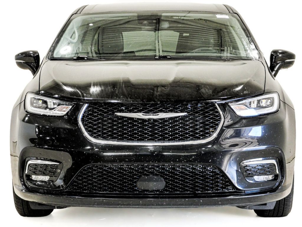 Used 2024 Chrysler Pacifica Touring-L FWD image 2