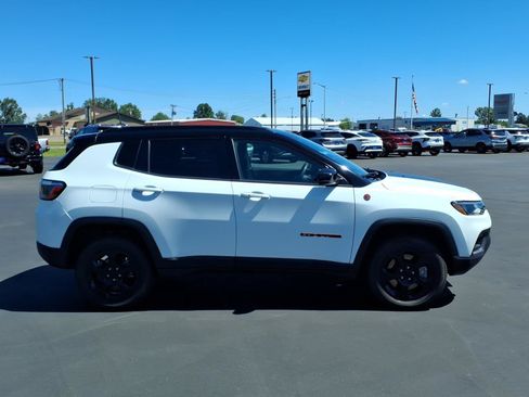 Used 2023 Jeep Compass Trailhawk w/ Trailhawk Convenience Group AWD/4WD image 7
