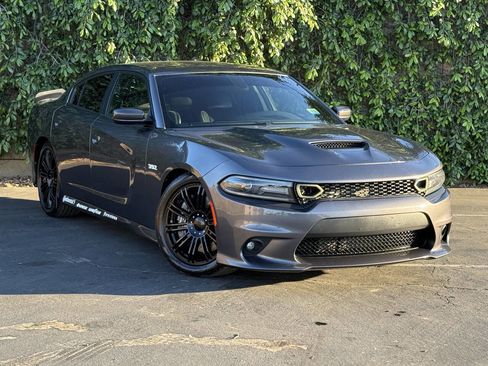 Used 2017 Dodge Charger R/T image 1