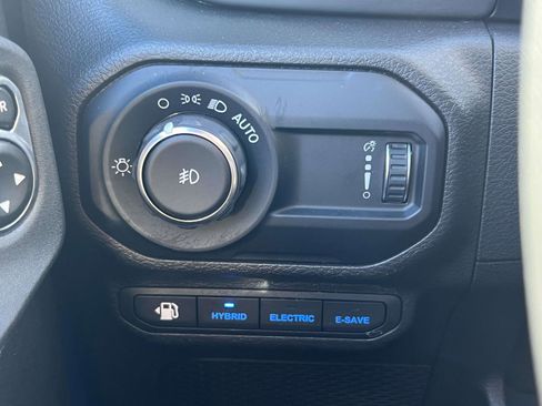 Used 2023 Jeep Wrangler Unlimited w/ Sun & Screen Package image 25