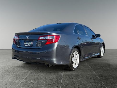 Used 2012 Toyota Camry SE w/ Leather Pkg FWD image 6