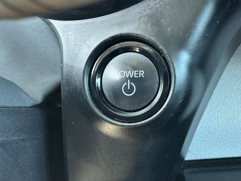 Certified 2025 Toyota Sienna XLE FWD image 25