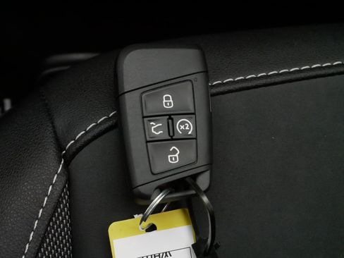 Certified 2024 Volkswagen Taos SE w/ Panoramic Sunroof Package image 33