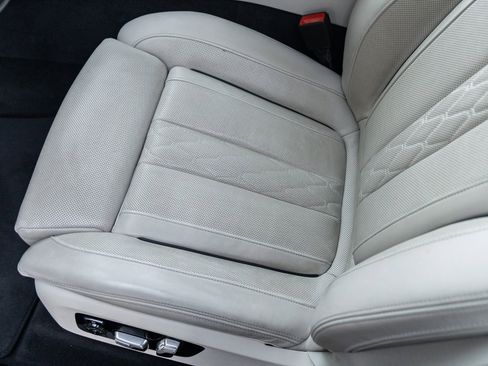 Used 2021 BMW X7 M50i w/ Executive Package image 20