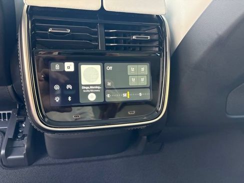 Used 2025 Rivian R1S Adventure Dual AWD/4WD image 27