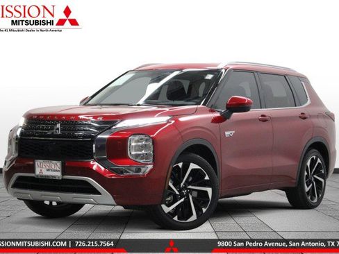 Used 2025 Mitsubishi Outlander SEL image 1