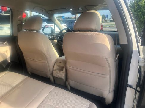 Used 2018 Subaru Outback 2.5i Premium AWD/4WD image 30