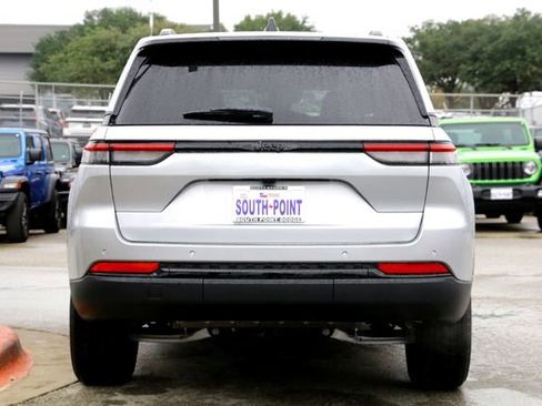 New 2025 Jeep Grand Cherokee Altitude image 6