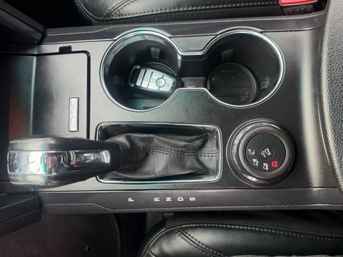 Used 2017 Ford Explorer XLT w/ Equipment Group 202A image 32