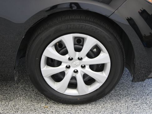 Used 2025 Toyota Corolla LE FWD image 5