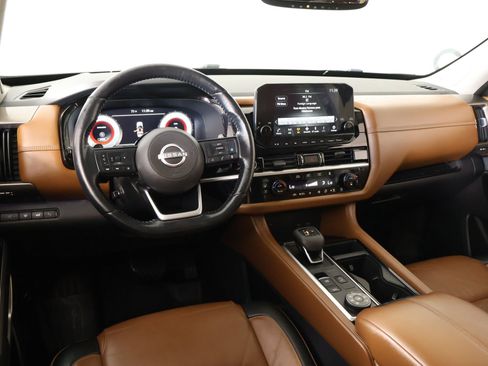 Used 2022 Nissan Pathfinder Platinum w/ Cargo Package AWD/4WD image 2