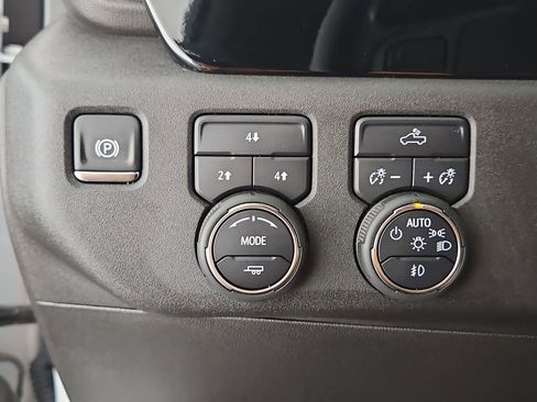 Used 2025 Chevrolet Silverado 2500 LT w/ Convenience Package image 24