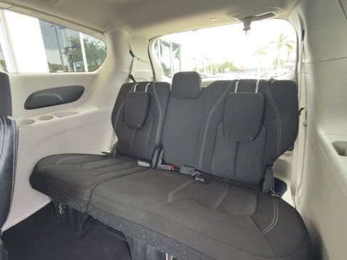 Used 2022 Chrysler Voyager LX FWD image 9
