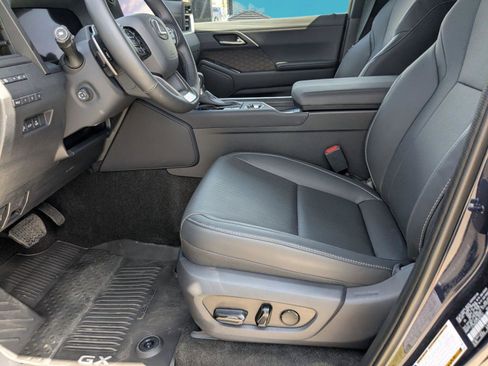 Certified 2025 Lexus GX 550 w/ Accessory Package (2T) image 5