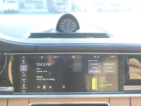 Used 2018 Porsche Panamera 4 image 7