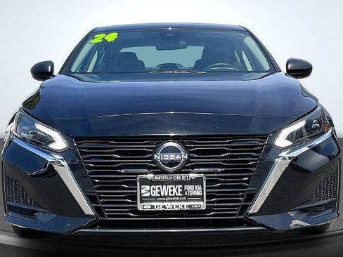 Used 2024 Nissan Altima 2.5 SV FWD image 3