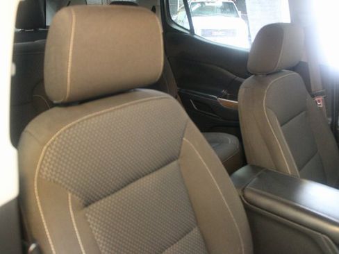 Used 2020 GMC Acadia SLE w/ GMC Pro Grade Package image 11