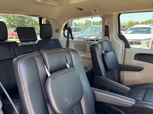 Used 2014 Chrysler Town & Country Touring FWD image 21