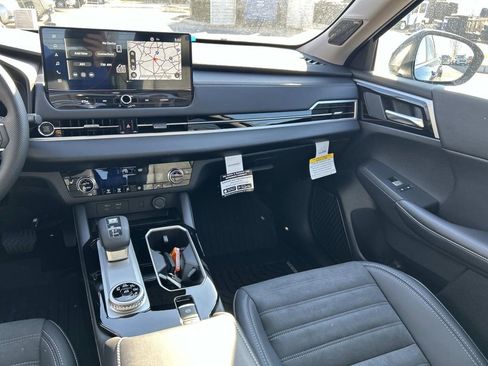 New 2026 Mitsubishi Outlander SE image 17