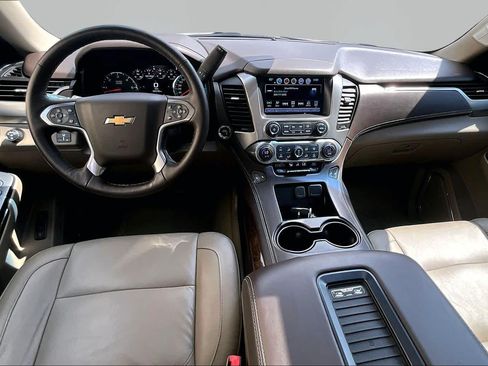 Used 2017 Chevrolet Suburban LT RWD image 16