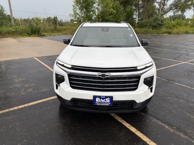 Used 2026 Chevrolet Traverse LT w/ Sun and Wheel Package AWD/4WD image 2