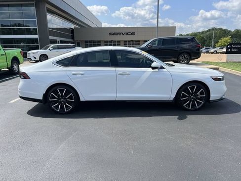 Used 2025 Honda Accord Touring image 2