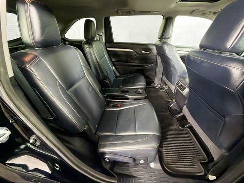 Used 2016 Toyota Highlander XLE AWD/4WD image 28