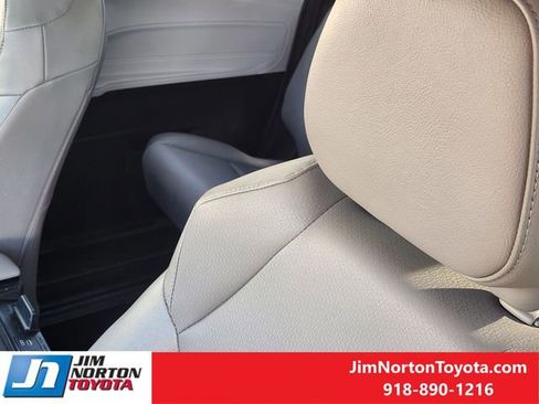 Used 2025 Toyota Sienna XLE image 15