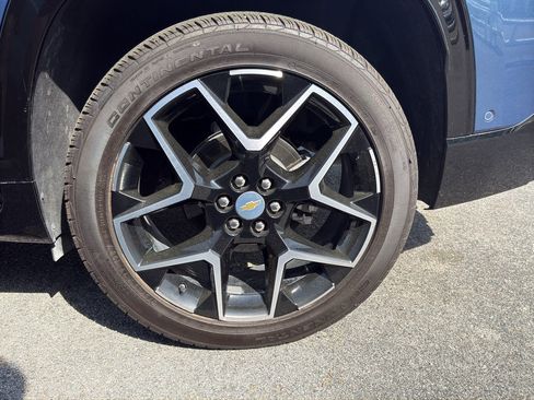 Used 2025 Chevrolet Traverse High Country FWD image 36
