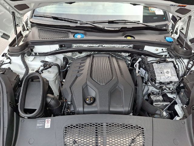 Certified 2026 Porsche Macan AWD/4WD image 30
