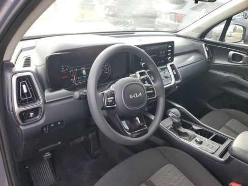 Used 2023 Kia Sorento LX image 11
