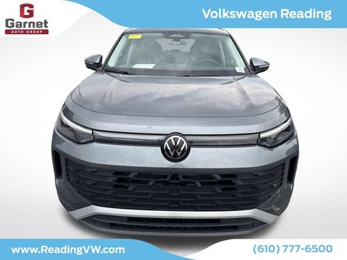 Used 2025 Volkswagen Tiguan SE AWD/4WD image 8