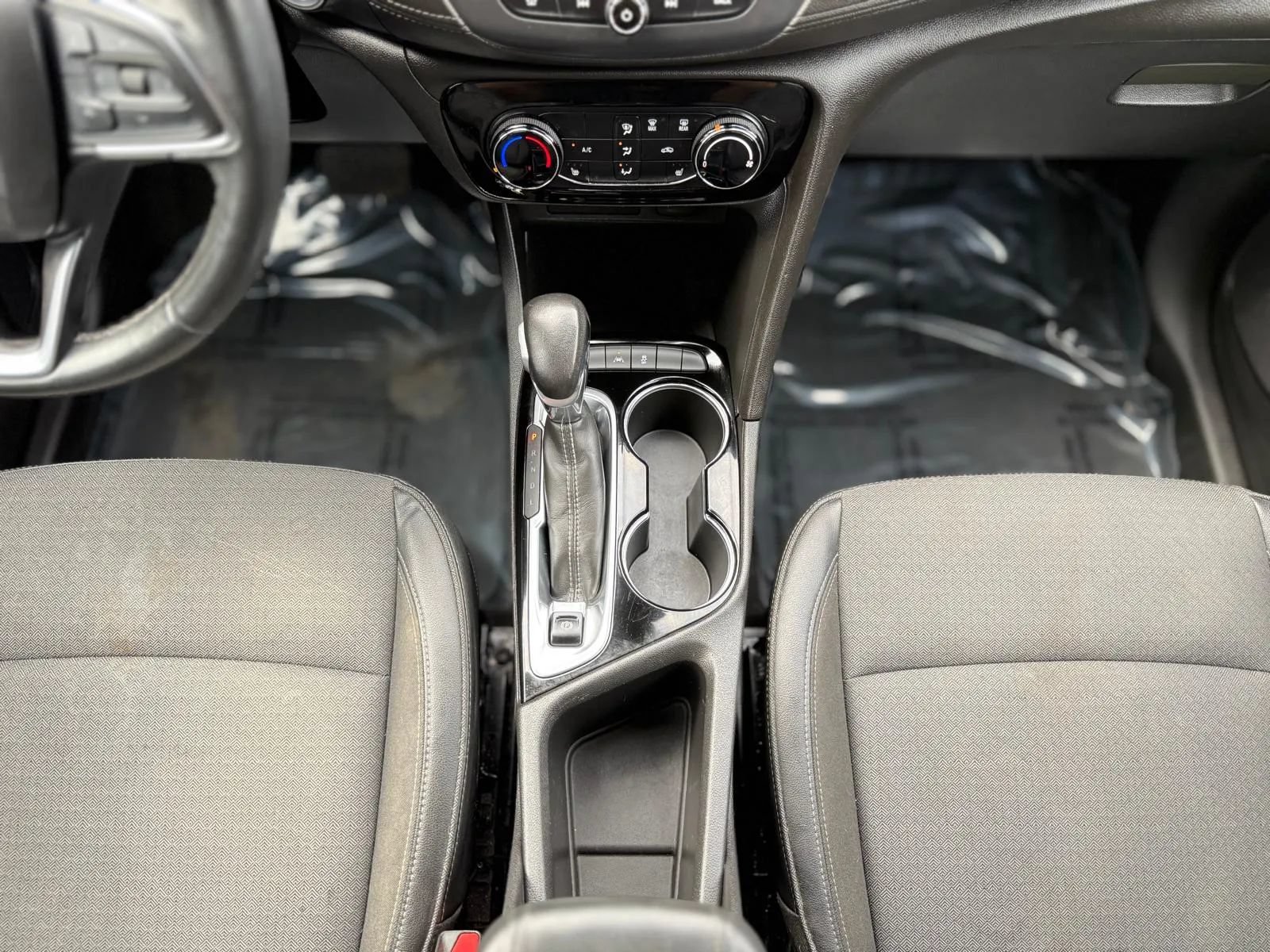Used 2021 Buick Encore GX Preferred w/ Cold Weather Comfort Package FWD image 17