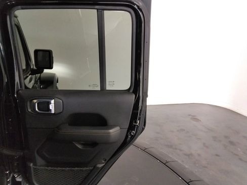 Used 2021 Jeep Gladiator Overland image 42