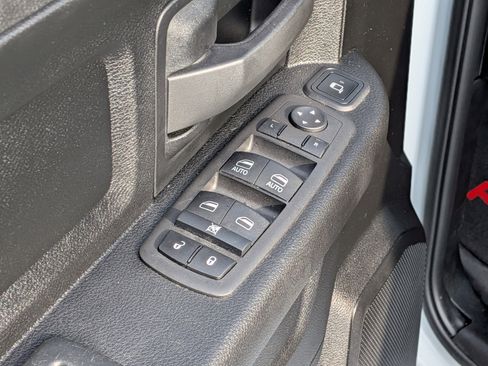 Used 2024 RAM 2500 Tradesman w/ Chrome Appearance Group image 17