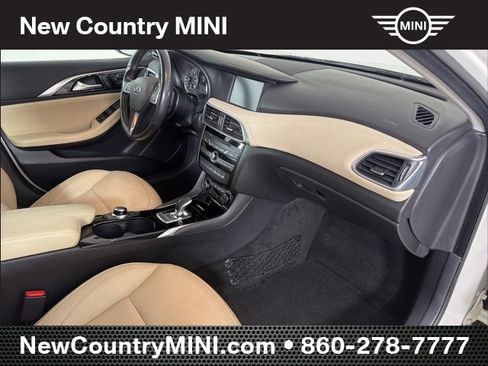 Used 2018 INFINITI QX30 Premium w/ Navigation Package image 15