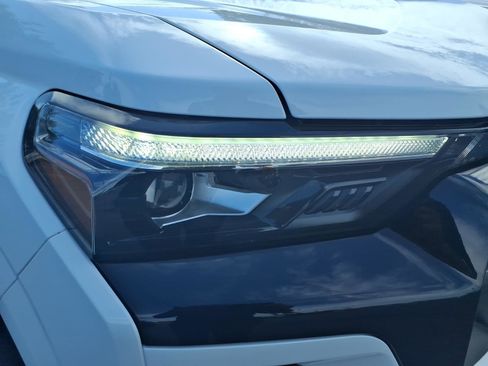 Used 2025 Chevrolet Colorado Z71 AWD/4WD image 11