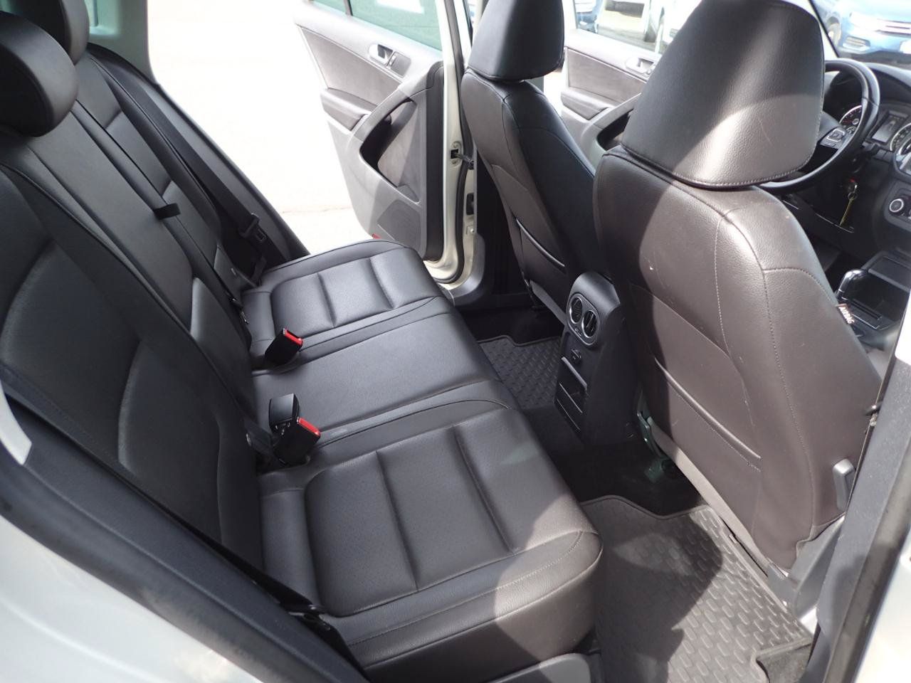 Used 2012 Volkswagen Tiguan SE AWD/4WD image 12