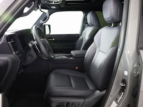 Used 2025 Lexus GX 550 image 17