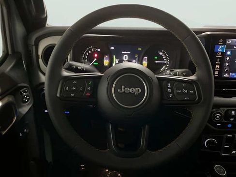 Used 2024 Jeep Wrangler Unlimited AWD/4WD image 18