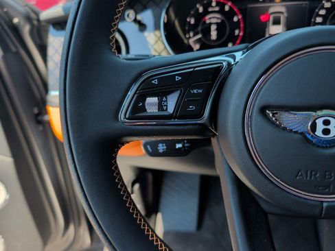 Used 2025 Bentley Bentayga AWD/4WD image 23