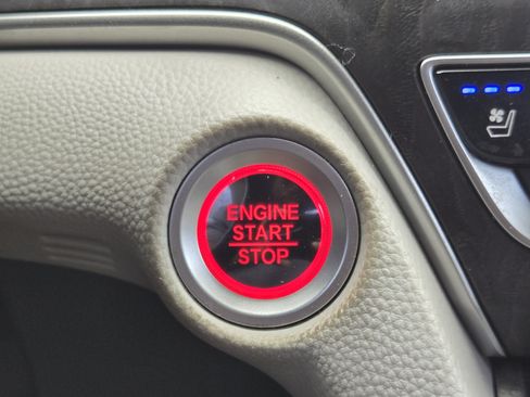 Used 2018 Honda Accord Touring image 17