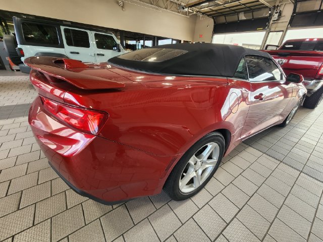 Used 2018 Chevrolet Camaro LT RWD image 4